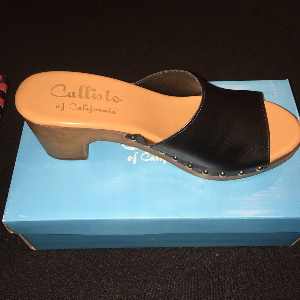 Sandal - Picture 2 of 3